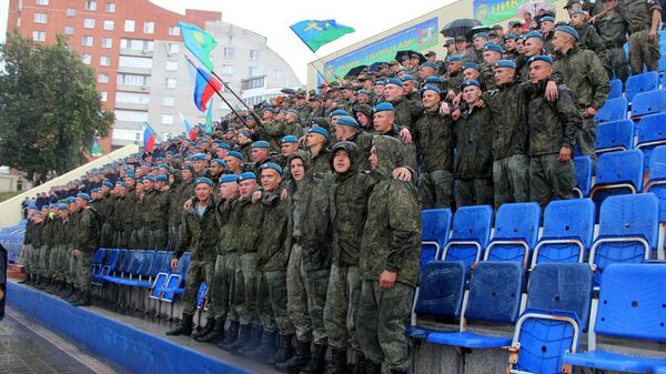 Участники военно-спортивного праздника в честь 90-летия ВДВ в Рязани