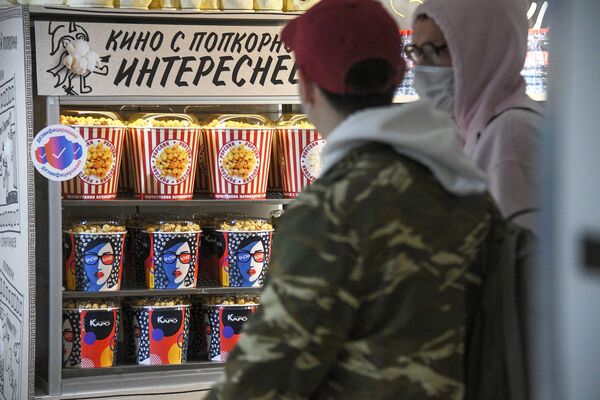 Автомат по продаже попкорна в кинотеатре Каро 11 Октябрь в Москве