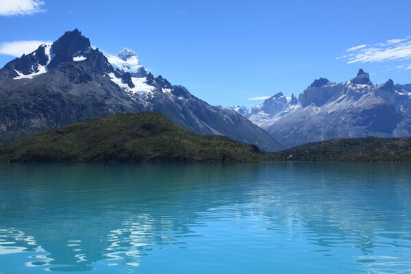 Озеро Пеоэ в национальном парке Торрес-дель-Пайне на юге Чили