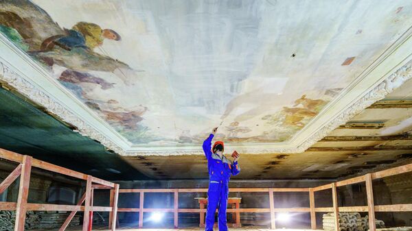 Реставрация потолочной росписи павильона Радиоэлектроника на ВДНХ