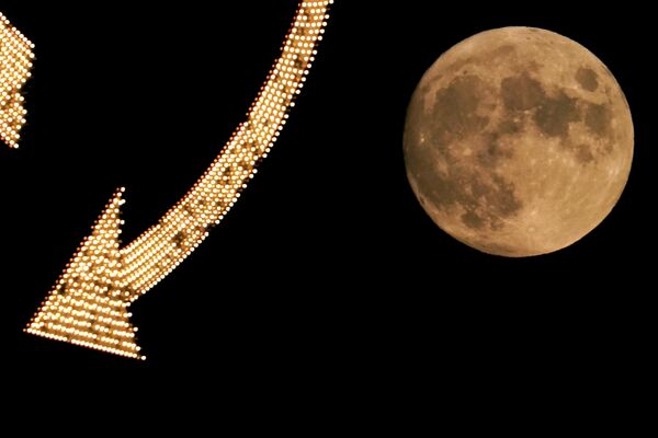 Полная луна в Канзас-Сити, штат Миссури, США