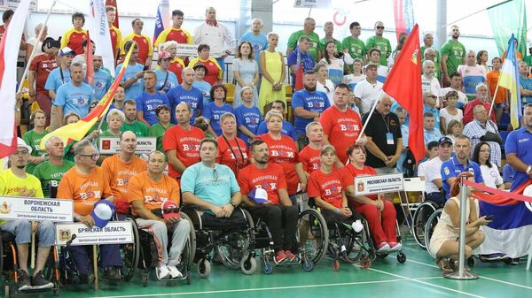 Участники физкультурно-спортивного фестиваля для людей с инвалидностью