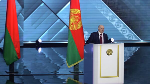 Президент Белоруссии Александр Лукашенко выступает с посланием белорусскому народу и Национальному Собранию