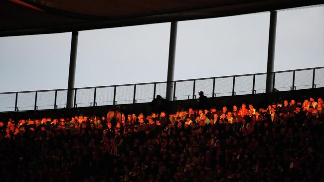 A stripe of the setting sun shines on the fans during the German Cup (DFB Pokal) Final football match RB Leipzig v FC Bayern Munich at the Olympic Stadium in Berlin on May 25, 2019. (Photo by Odd ANDERSEN / AFP) / DFB REGULATIONS PROHIBIT ANY USE OF PHOTOGRAPHS AS IMAGE SEQUENCES AND QUASI-VIDEO.