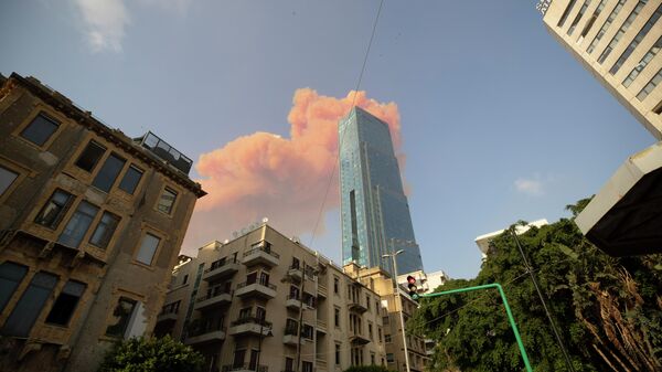 Дым от взрыва в Бейруте, Ливан