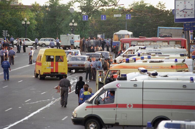 После взрыва в подземном переходе на Пушкинской площади После взрыва в подземном переходе на Пушкинской площади