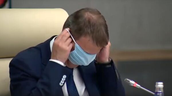 Мэр Барнаула попытался надеть маску на глаза