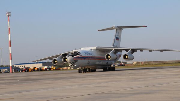 Самолет ИЛ-76 МЧС РФ с российской помощью в аэропорту Бейрута