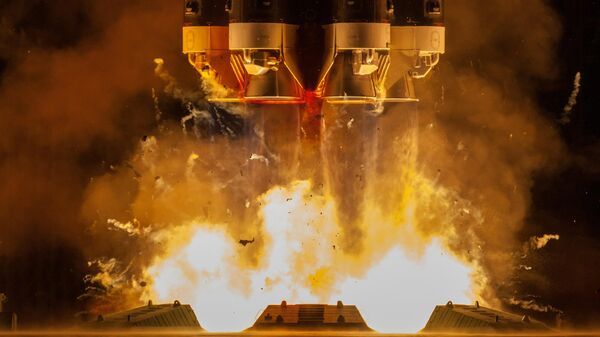 Запуск ракеты-носителя Протон-М с разгонным блоком Бриз-М с телекоммуникационными спутниками Экспресс-80 и Экспресс-103 с космодрома Байконур