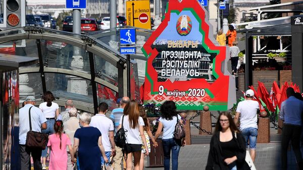 Предвыборный плакат на улице Минска