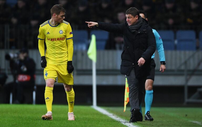 Главный тренер ФК БАТЭ Алексей Бага и игрок ФК БАТЭ Александар Филипович в матче 1/16 финала Лиги Европы между ФК БАТЭ (Борисов, Белоруссия) и ФК Арсенал (Лондон, Великобритания).