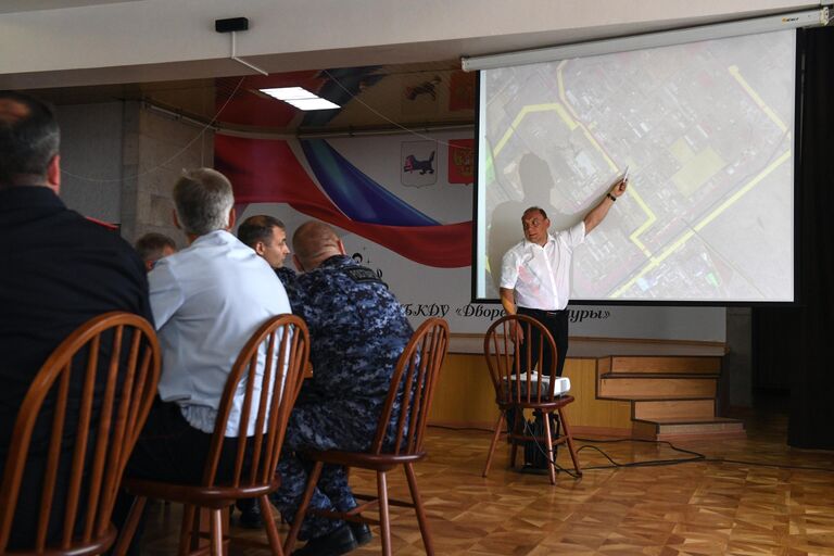 Мэр города Усолье-Сибирское Максим Торопкин во время совещания в городе Усолье-Сибирское Мэр города Усолье-Сибирское Максим Торопкин во время совещания в городе Усолье-Сибирское