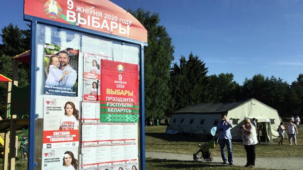 Предвыборные плакаты кандидатов в президенты Белоруссии