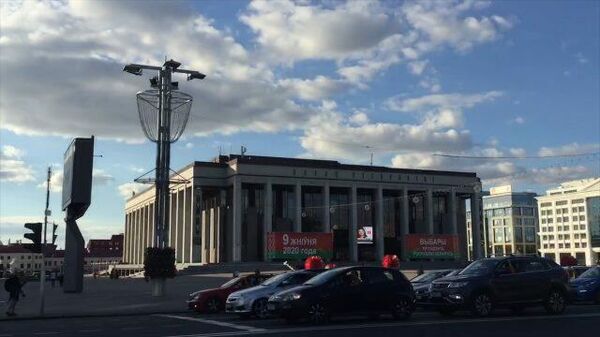 Флешмоб оппозиции в Минске: автомобилисты сигналили, проезжая мимо Дворца республики