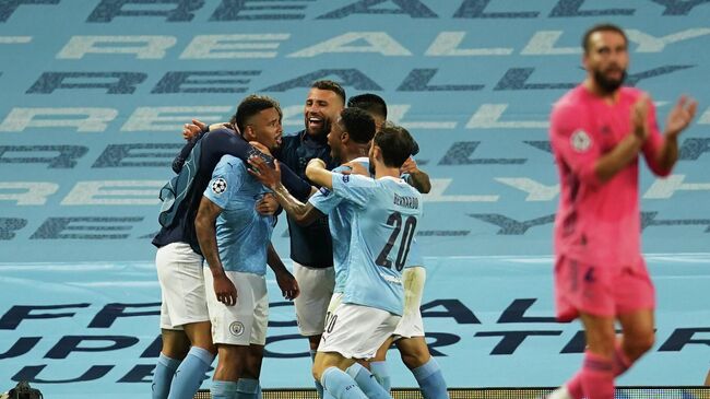 Manchester City's Brazilian striker Gabriel Jesus (2L) celebrates scoring his team's second goal with teammates during the UEFA Champions League round of 16 second leg football match between Manchester City and Real Madrid at the Etihad Stadium in Manchester, north west England on August 7, 2020. (Photo by Dave Thompson / POOL / AFP)