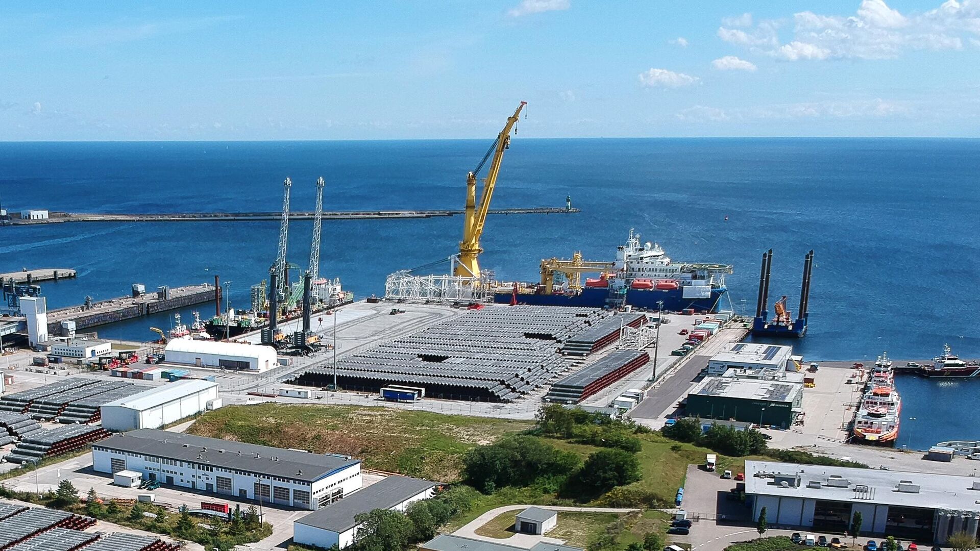 Российское краново-монтажное трубоукладочное судно Академик Черский в немецком порту Мукран на острове Рюген - РИА Новости, 1920, 19.11.2020