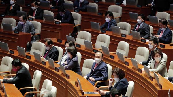 Юристы перед заседанием пленарной сессии в Национальной Ассамблее в Сеуле, Южная Корея