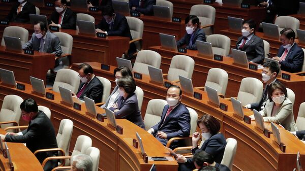 Юристы перед заседанием пленарной сессии в Национальной Ассамблее в Сеуле, Южная Корея