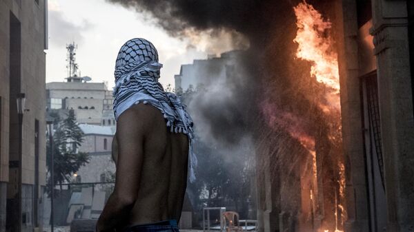 Участник столкновений между демонстрантами и силовиками в Бейруте