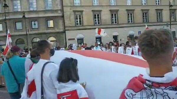 Несогласные с итогами белорусских выборов митингуют в центре Варшавы