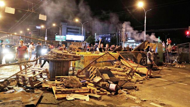 Люди во время массовой акции протеста после президентских выборов в Минске, Беларусь