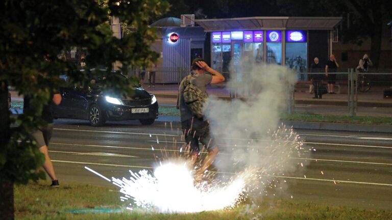 Люди во время массовой акции протеста после президентских выборов в Минске, Беларусь