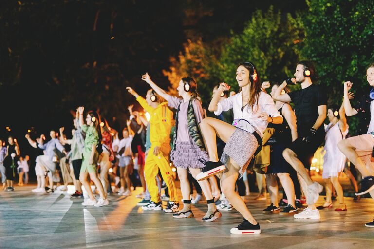 Танцевальный тур Пой, танцуй в Парке Горького, театр Импрессарио