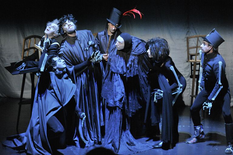 Сцена из спектакля режиссера Петра Фоменко Триптих