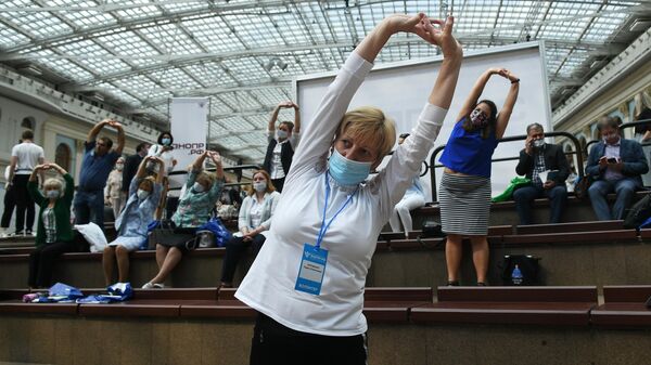 Участники энергетической зарядки ЗОЖ через молодежь! от Молодёжного совета Департамента здравоохранения города Москвы на всероссийском форуме Здоровье нации  основа процветания России
