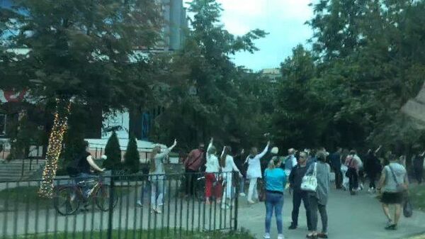 Протестующие снова начали собираться в разных частях Минска
