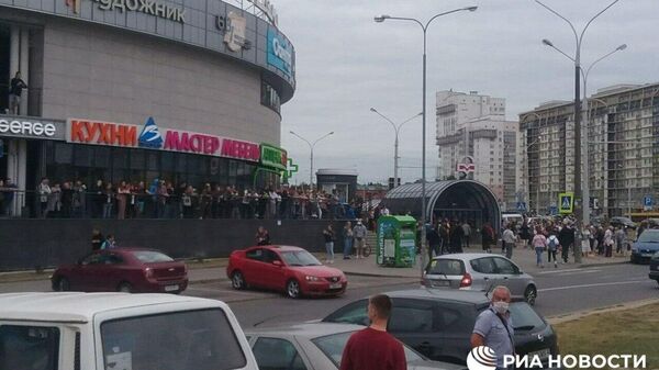 Ситуация у метро Уручье стянут спецназ в Минске