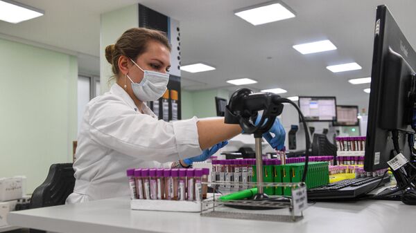 Производство тестов на антитела к COVID-19 в лаборатории Хеликс