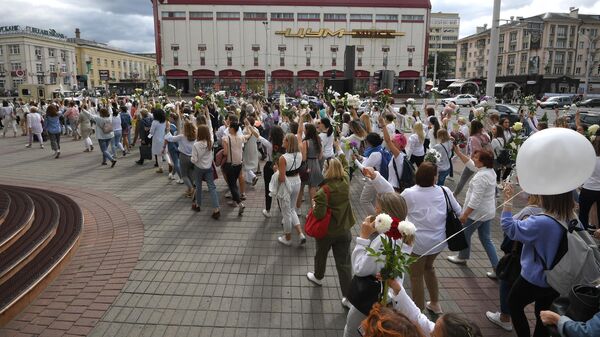 Участники мирной акции протеста в Минске