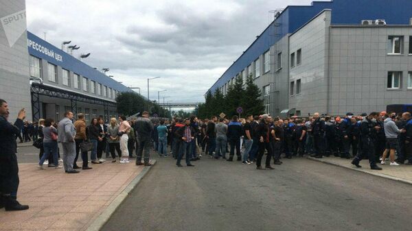 Акция протеста проходит на заводе БелАЗ в Жодино