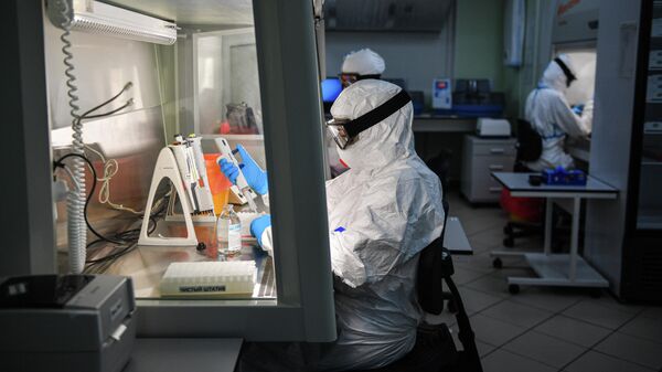 Красная зона лаборатории молекулярной диагностики комплекса Helix в Москве