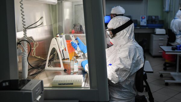 Красная зона лаборатории молекулярной диагностики комплекса Helix в Москве