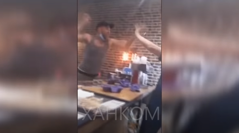 Скриншот из видео на YouTube-канале Ханком Скриншот из видео на YouTube-канале Ханком