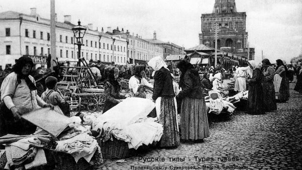 Продавщицы у Сухаревой башни в Москве. 1903 г.