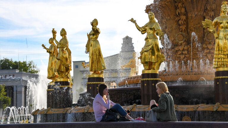 Сезон катания на лодках открылся на ВДНХ