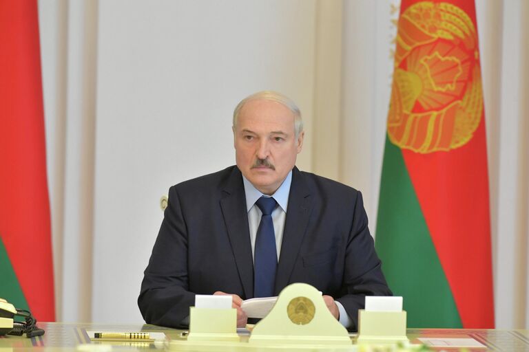 Президент Белоруссии Александр Лукашенко во время совещания в Минске Президент Белоруссии Александр Лукашенко во время совещания в Минске