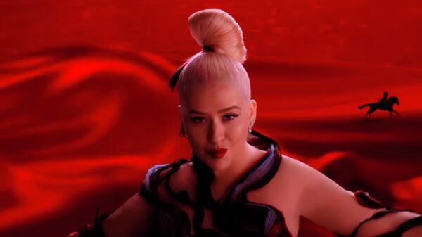 Скриншот видеоклипа Christina Aguilera Loyal Brave True