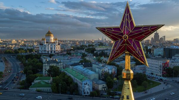 Звезда на шпиле Спасской башни Московского Кремля