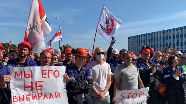 В отставку! Уличные бои в Минске перешли в забастовки