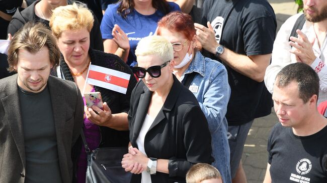 Соратница Светланы Тихановской Мария Колесникова на акции протеста у метро Пушкинская в Минске