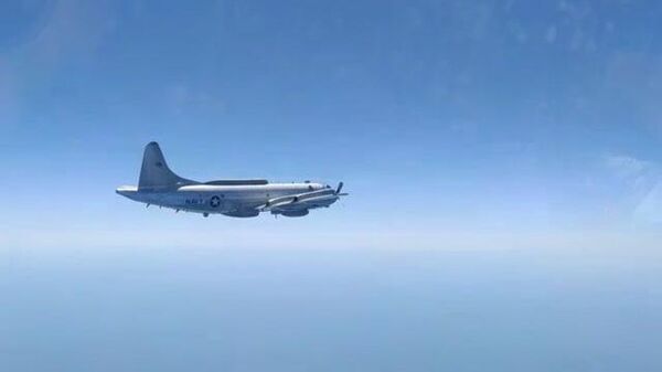 Российский Су-27 поднялся в воздух для перехвата истребителя США над Черным морем