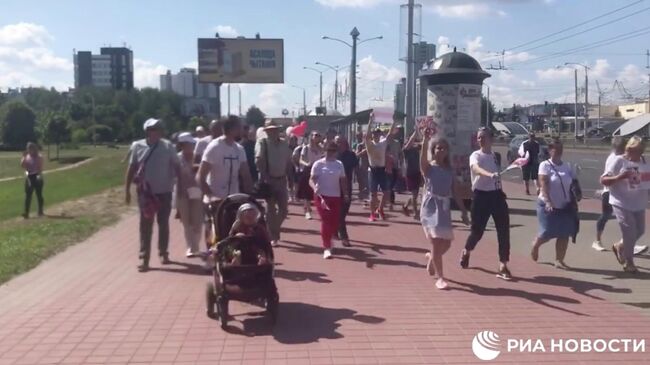 Протестующие на проспекте Независимости двигаются в сторону Дома правительства, где в два часа они планируют митинг