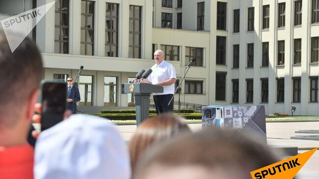 Александр Лукашенко на митинге в свою поддержку в Минске