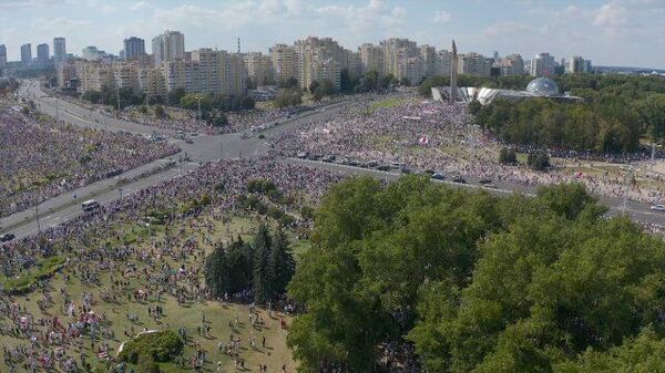 Люди в Минске вышли на митинг. Кадры с дрона