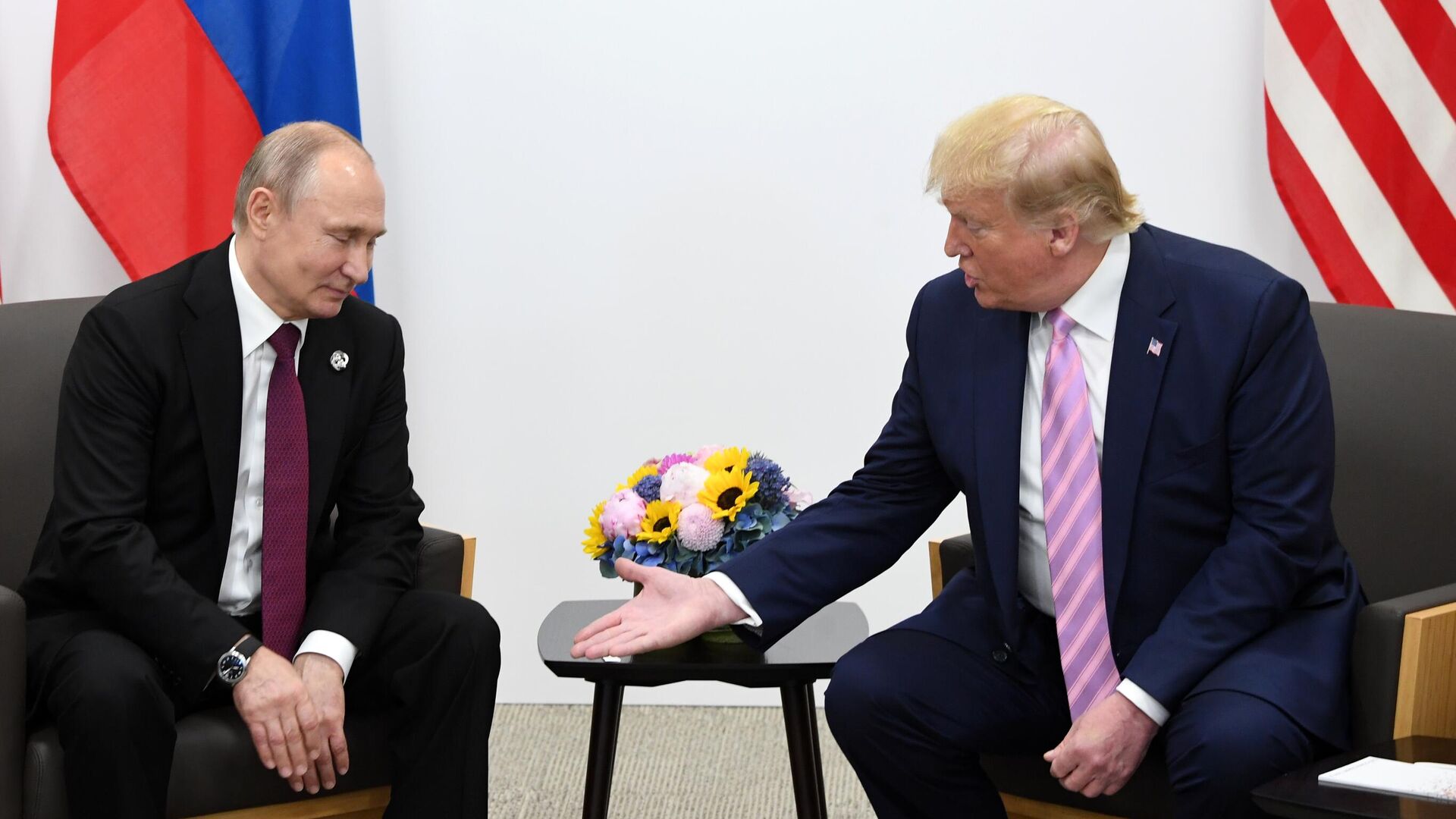 Экс-дипломат прокомментировал слова о красивой переводчице Путина