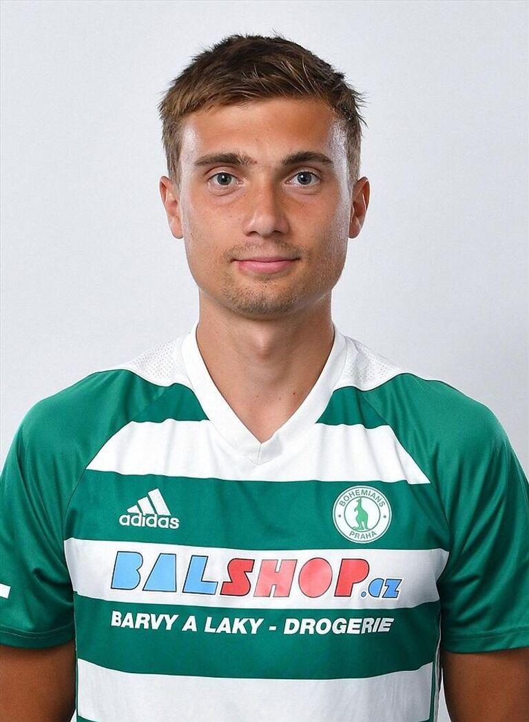 Полузащитник чешского футбольного клуба Богемианс 1905 Владислав Левин